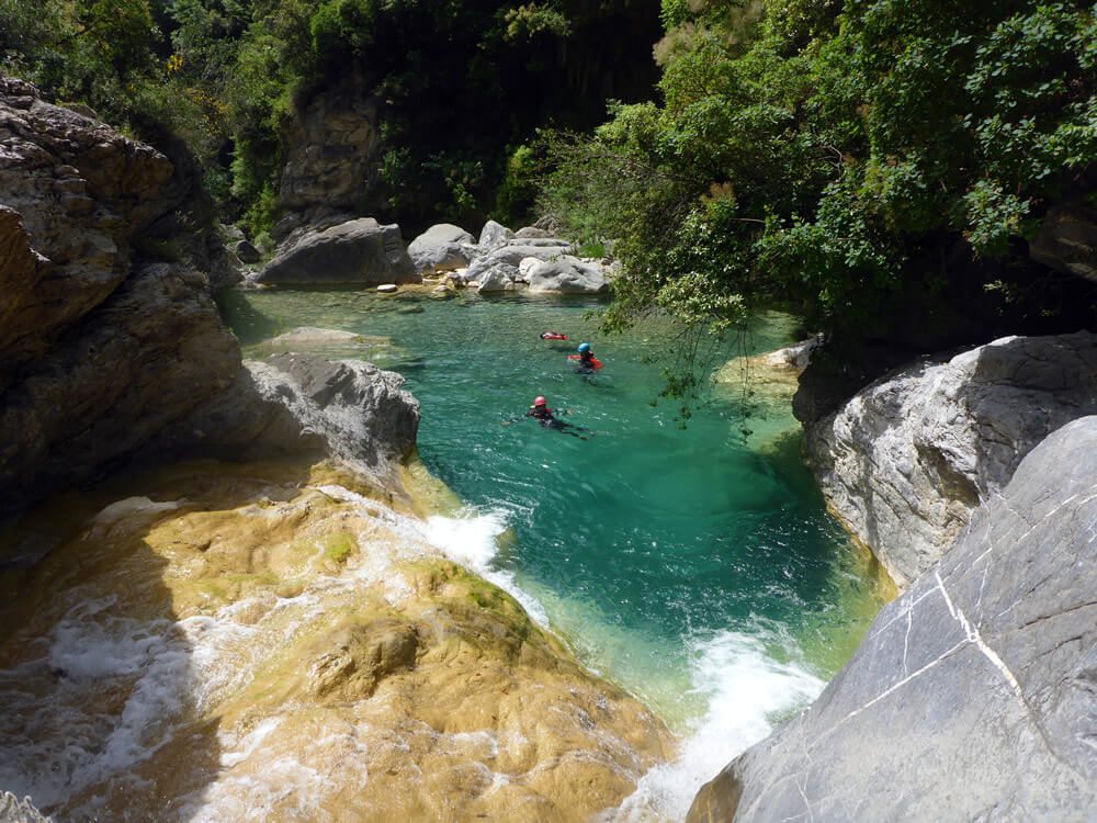 Vasques turquoise dans le canyon des Gorges du Loup
