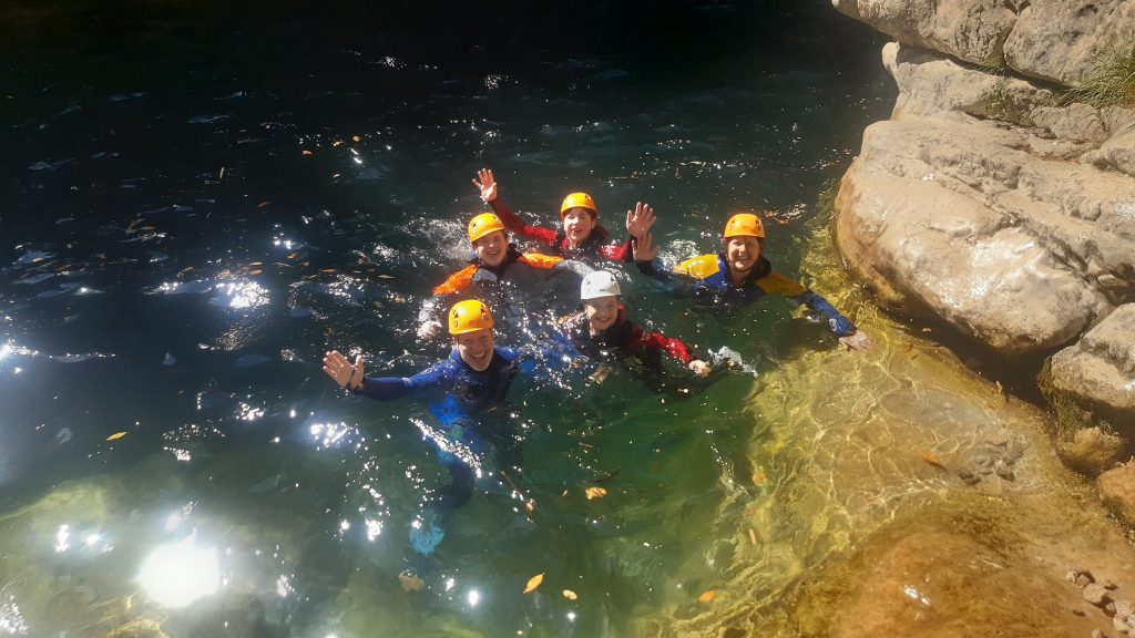 Groupe en sortie canyoning près de Nice